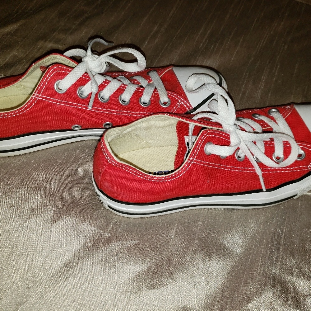 EUC Converse Chuck Taylor Size 7